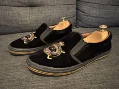 黒ベルベット刺繍ロゴスリッポン　7H