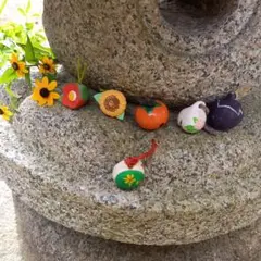 ２．３cm位の小さな花．野菜．果物の土鈴６個