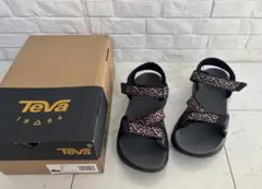 Tevaレザー レオパードプリント MIDFORM UNIVERSAL サンダル