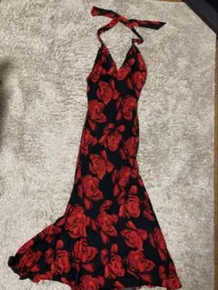 美品　値下げ致しました　黒と赤のバラ柄キャミロングワンピース