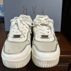a.v.v スニーカー ホワイト 22.5cmのサムネイル