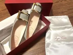 美品　ロジェヴィヴィエ パンプスのサムネイル