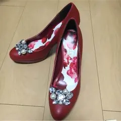 赤いパンプス