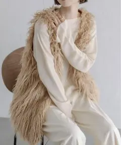 【新品】春服ニュアンス　フェイクファーロングベスト