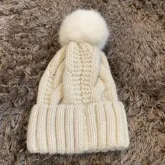 H&M ケーブルニット ポンポン付き ビーニー ホワイトのサムネイル