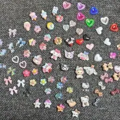 カラフルなキャラクターピンバッチセット