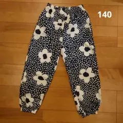 キッズ　花柄パンツ 　140センチ