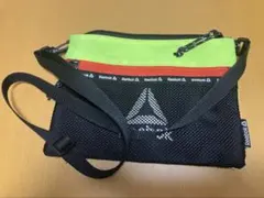 Reebok サコッシュ ネオンカラー ウェストポーチミニショルダーのサムネイル