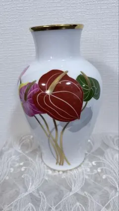 大倉陶園の赤い花柄の陶器花瓶(金彩赤花画) 大倉陶園の赤い花柄の陶器花瓶(金彩赤花画) 金蝕ぶどう