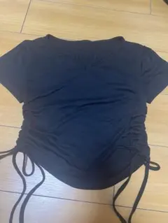 サイドひも付き黒半袖Tシャツ