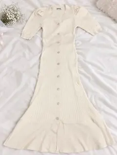 SNIDEL フロントボタンニットワンピース　アイボリー　白