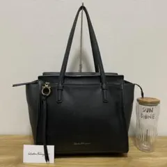《美品》Ferragamo（フェラガモ）レザー ハンドバッグ ブラック 黒