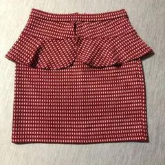 【ＧＵ】 美品　タイトスカート　赤　チェック　おしゃれフリル　膝丈　ジーユー　M