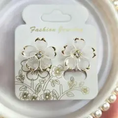 さくらのイヤリング　ホワイト