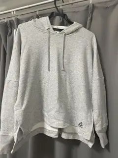 Reebok グレー フード付き パーカー