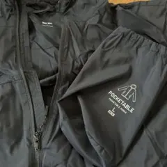 UNIQLOポケッタブルパーカー L紺色