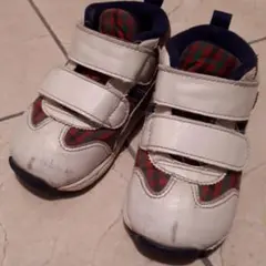 コラボスニーカー