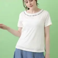 未使用 ホコモモラ フラワー ポイント 刺繍 半袖 カットソー Tシャツのサムネイル