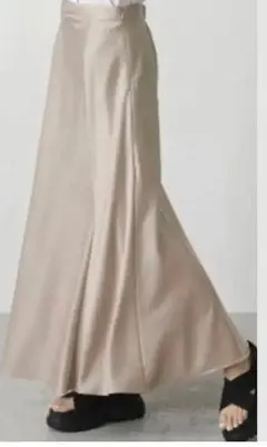 AZUL BY MOUSSYベージュ サテン フレアスカート ロング丈