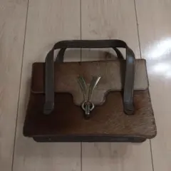 毛皮とレザーのハンドバッグ