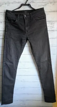 UNIQLO JEANS スキニーデニム ブラック 76cm 30インチのサムネイル