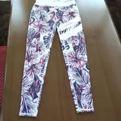 ボタニカル フラワー柄のヨガパンツレギンスMサイズ