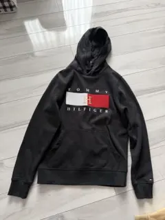 TOMMY HILFIGER ブラック フード付きパーカー S - メルカリ