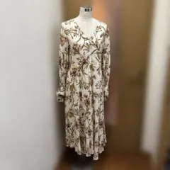 H &M 花柄Vネックワンピース　袖リボン