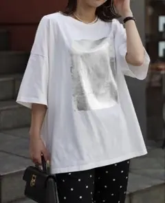 【新品】ボンジュールサガン　箔プリントビッグシルエットTシャツ　オフホワイトのサムネイル