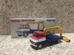 トミカリミテッドビンテージLV-75aニッサン3.5トントラックレッカー車