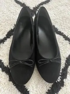 RANDA ブラック フラットシューズ リボン付き