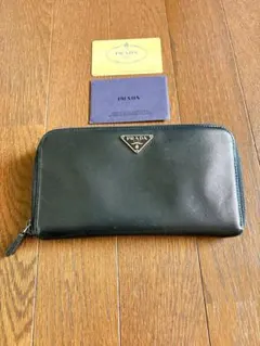 PRADA プラダ　長財布　サフィアーノレザー 三角プレート　ラウンドファスナー