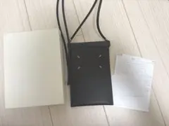 箱、タグつき　未使用　マルジェラ　スマホショルダーバッグ ブラック