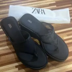 ZARA トングサンダル 厚底 ブラック サイズ38のサムネイル