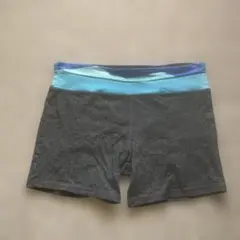 フォーエバー21ストレッチ素材 グレーショートパンツ