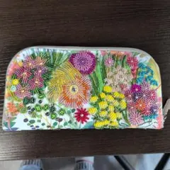 美品！柏ビーズ ビーズ刺繍 花柄 ラウンドファスナー 長財布 柏ビーズ刺繍 花柄 長財布 ラウンドファスナー 箱付き - メルカリ