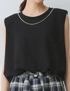 ブラックノースリーブトップス