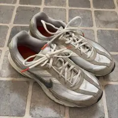 Nike スニーカー ベージュ/ホワイト