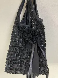 ビーズ装飾の黒いパーティーバッグ