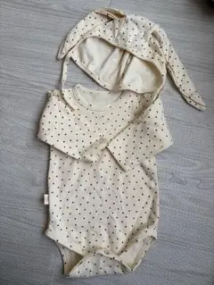水玉模様ロンパースと帽子セット