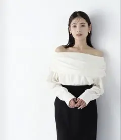 【完売品】NATURAL BEAUTY BASIC 長袖 ブラウス ホワイトのサムネイル