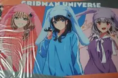 グリッドマンユニバース 描き下ろし うさぎの着ぐるみver. マルチデスクマット