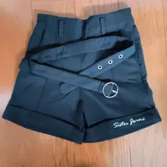 Sister Jenni 黒いベルト付きショートパンツ