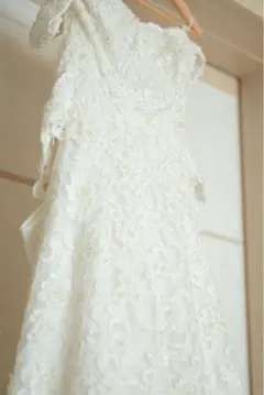 ホワイトオフショルダーウェディングドレス