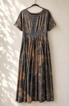 SUNAO KUWAHARAスナオクワハラ 花柄フロントパネル 半袖ワンピース 