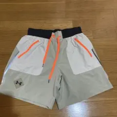 Under Armour トレーニングショーツ ベージュ/ホワイト