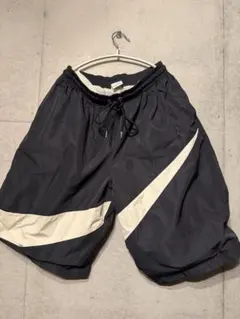 Nike ショートパンツ 黒/アイボリー