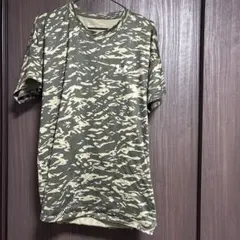 アンダーアーマ　カーキ 迷彩 Tシャツ LG