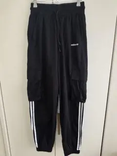 adidas カーゴパンツ ブラック