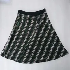 光沢 ひざ丈スカート
